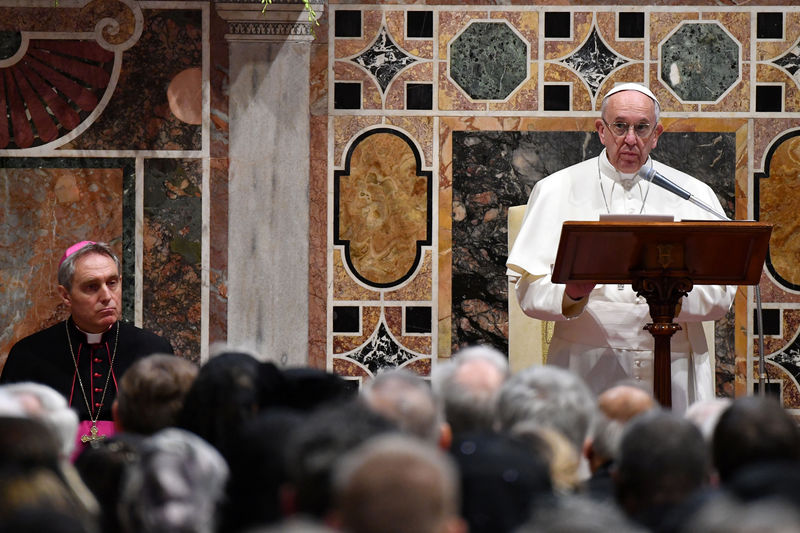 © Reuters. Papa Francisco discursa para diplomatas no Vaticano