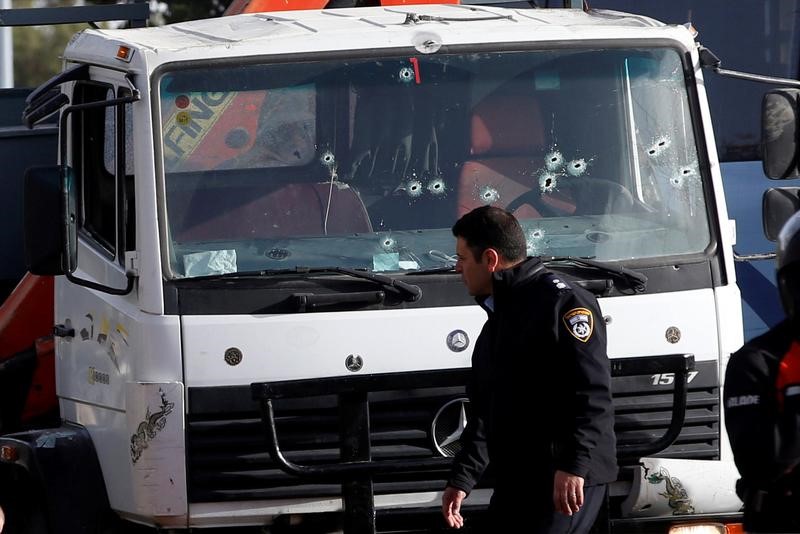 © Reuters. جماعة فلسطينية غامضة تعلن مسؤوليتها عن هجوم الشاحنة بالقدس