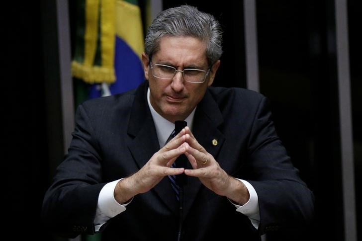 © Reuters. Deputado Rogério Rosso fala durante sessão da Câmara dos Deputados em Brasília, no Brasil