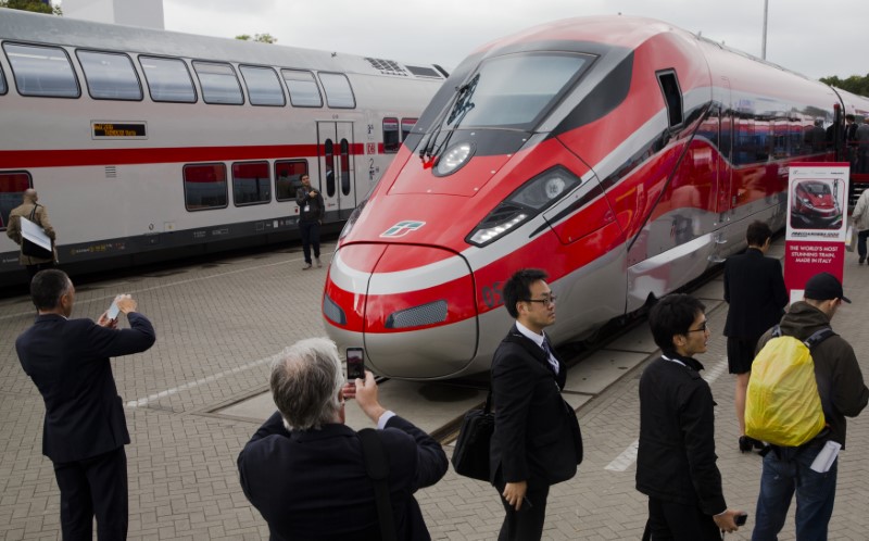 © Reuters. People take pictures of a Frecciarossa 1000 high-speed train by Bombardier Transportation at InnoTrans railway technology trade fair in Berlin