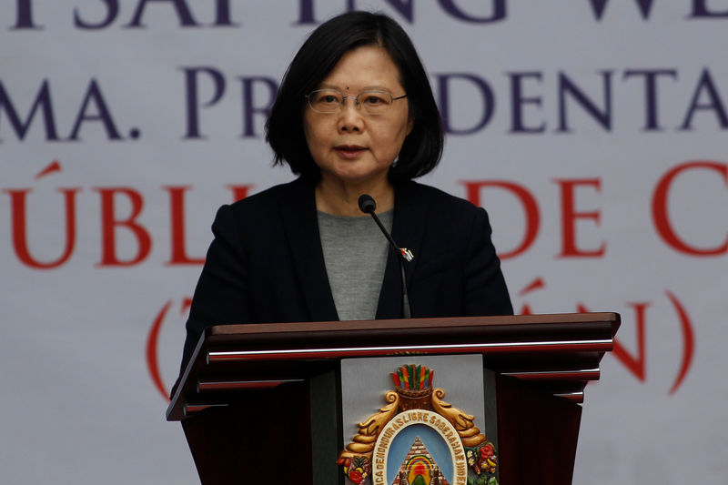 © Reuters. Taiwan's President Tsai Ing-wen attends a joint news conference with her Honduran counterpart Juan Orlando Hernandez after a private meeting at the Presidential House in Tegucigalpa