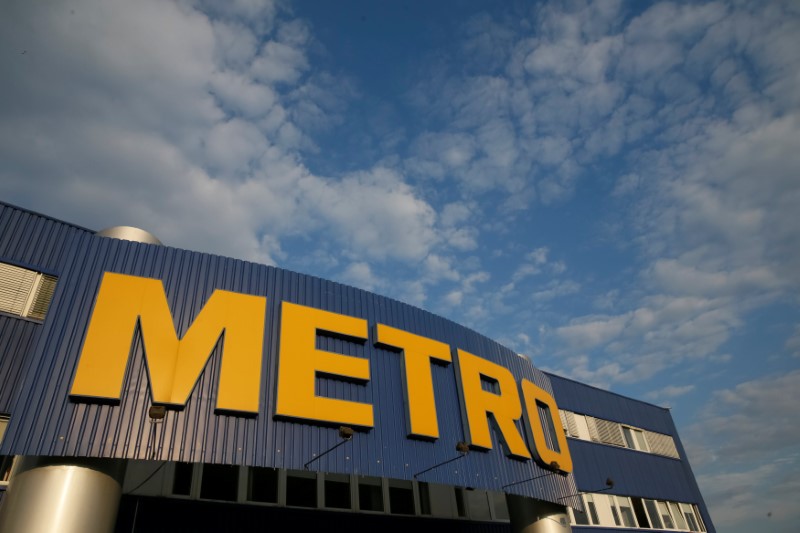 © Reuters. Logo of German retailer Metro is seen on its cash and carry store in Kiev
