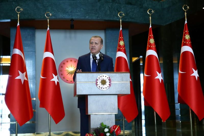 © Reuters. البرلمان التركي يؤيد الاستمرار في مناقشة التعديلات الدستورية