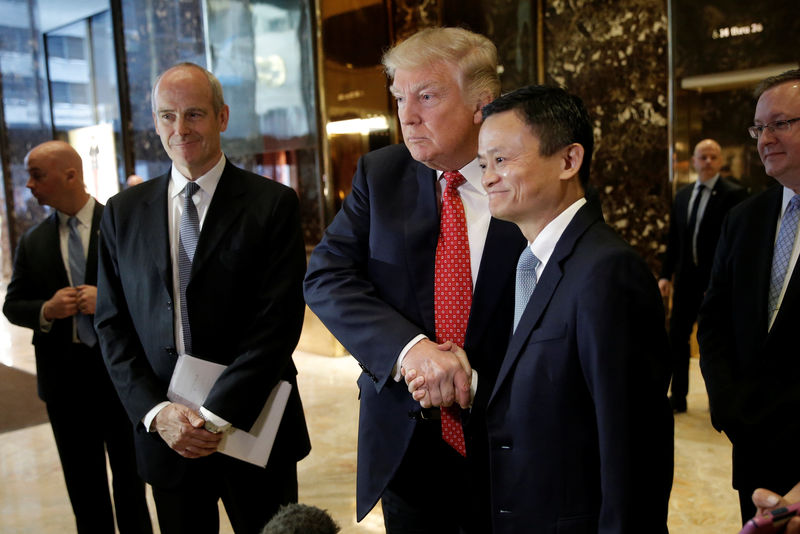 © Reuters. U.S. President-elect Donald Trump shakes hands with and Alibaba executive chairman Jack Ma after their meeting at Trump Tower in New York