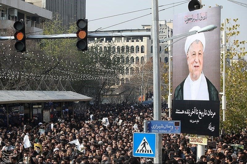 © Reuters. إيران تودع رفسنجاني في استعراض للوحدة