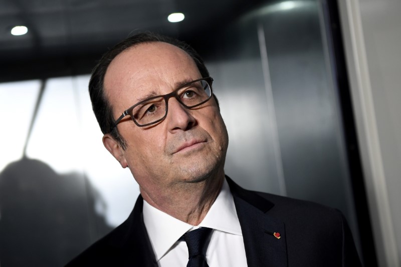 © Reuters. HOLLANDE DÉFAVORABLE AU PROJET DE MACRON SUR L'ASSURANCE CHÔMAGE