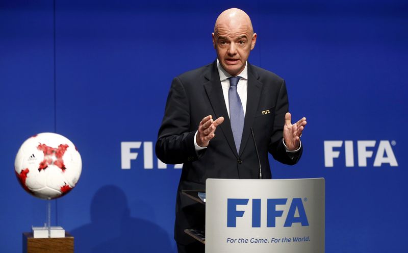 © Reuters. FIFA President Infantino addresses a news conference after a FIFA Council in Zurich