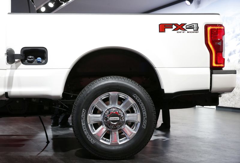 © Reuters. A Ford F-350 Super Duty Turbo Diesel is displayed in the Ford presentation area during the North American International Auto Show in Detroit