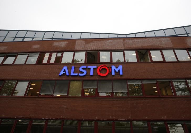 © Reuters. A logo is seen on the facade of the main plant of the French engineering giant Alstom SA in Belfort
