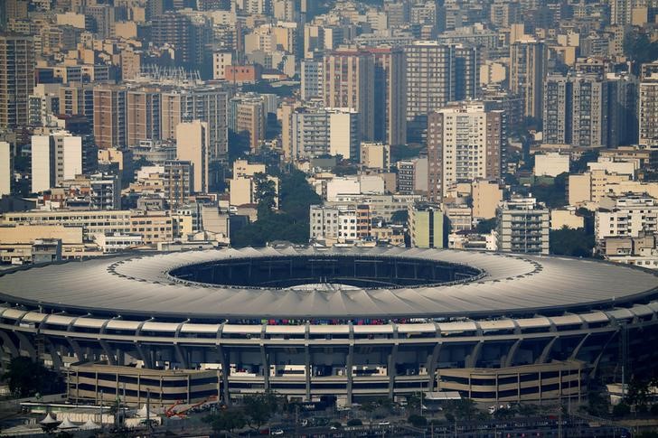 © Reuters. An aerial view shows the Maracana stadium in Rio de Janeiro