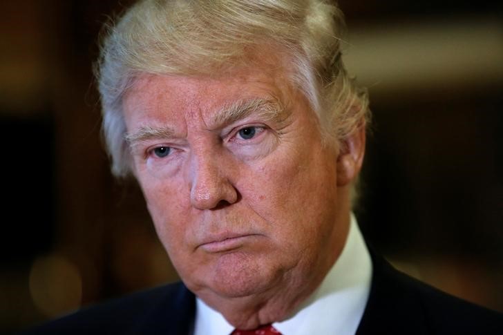 © Reuters. U.S. President-elect Donald Trump listens to questions from reporters while appearing with Alibaba Executive Chairman Jack Ma after their meeting at Trump Tower in New York, U.S.