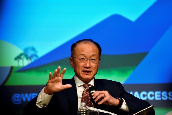 © Reuters. Presidente do Banco Mundial, Jim Yong Kim, durante o encontro anual do FMI e do Banco Mundial, em Washington