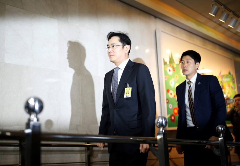 © Reuters. Samsung Electronics vice chairman Jay Y. Lee arrives to attend a hearing at the National Assembly in Seoul