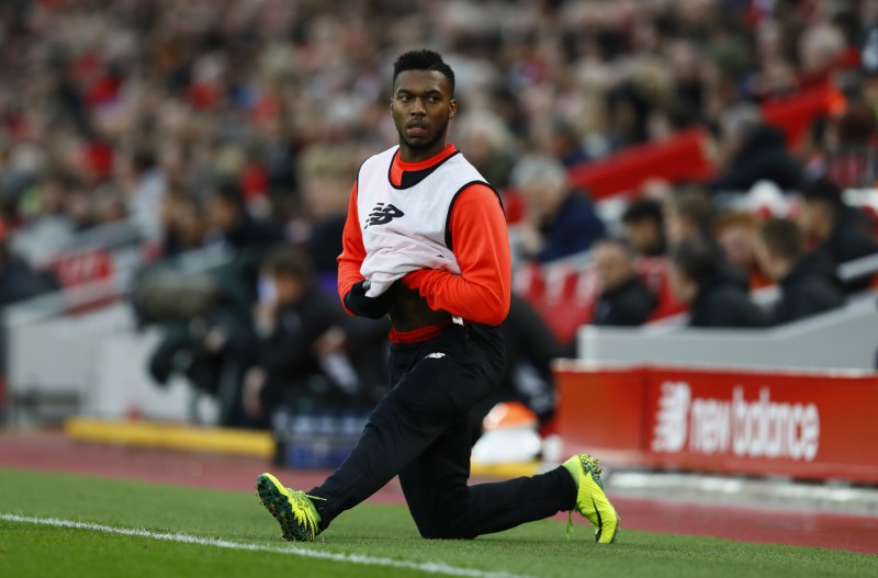 © Reuters. Liverpool's Daniel Sturridge warms up