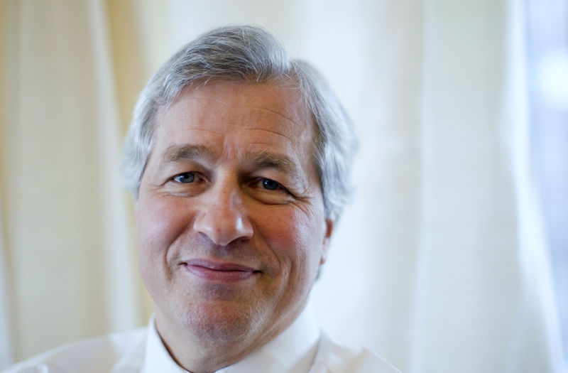 © Reuters. Jamie Dimon, CEO and chairman of JPMorgan Chase & Co., poses for a portrait in his office in New York