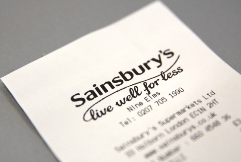 © Reuters. SAINSBURY'S FAIT MIEUX QUE PRÉVU