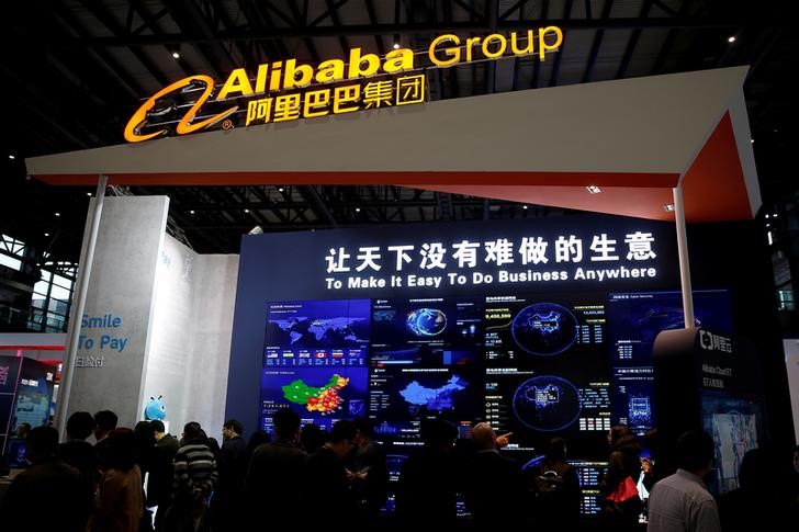 © Reuters. FILE PHOTO: A sign of Alibaba Group is seen during the third annual World Internet Conference in Wuzhen town of Jiaxing