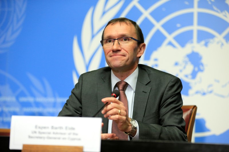 © Reuters. U.N. Special Advisor on Cyprus Espen Barth Eide speaks during a news conference in Geneva