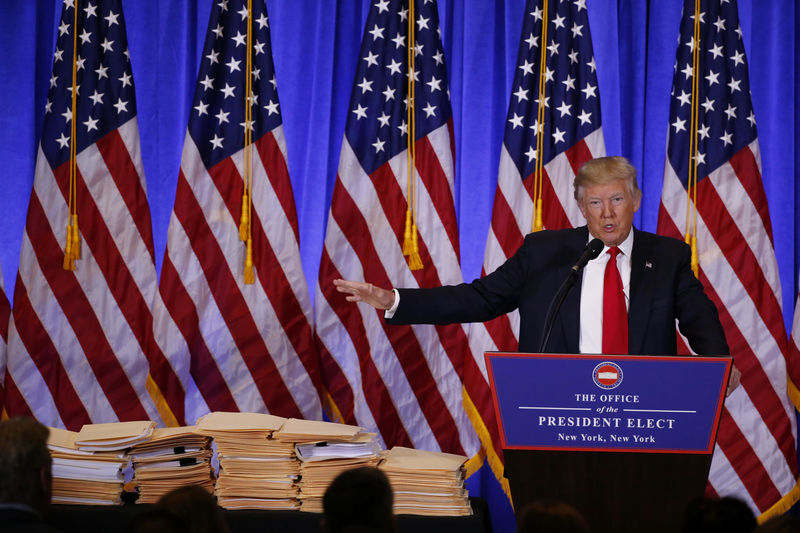 © Reuters. U.S. President-elect Donald Trump speaks during a news conference in the lobby of Trump Tower in Manhattan, New York City