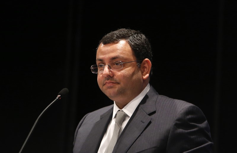 © Reuters. Tata Group Chairman Cyrus Mistry speaks to shareholders during TCS annual general meeting in Mumbai