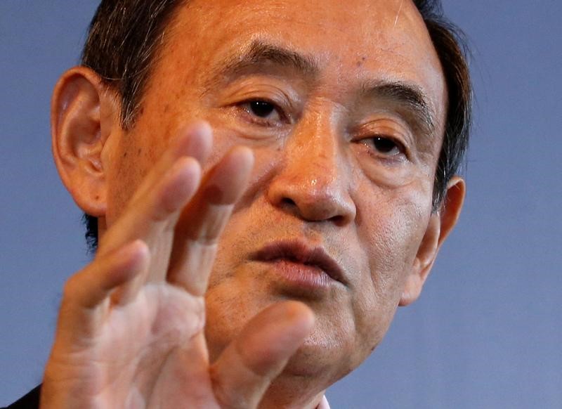 © Reuters. Japan's Chief Cabinet Secretary Yoshihide Suga attends a Thomson Reuters Newsmaker event in Tokyo