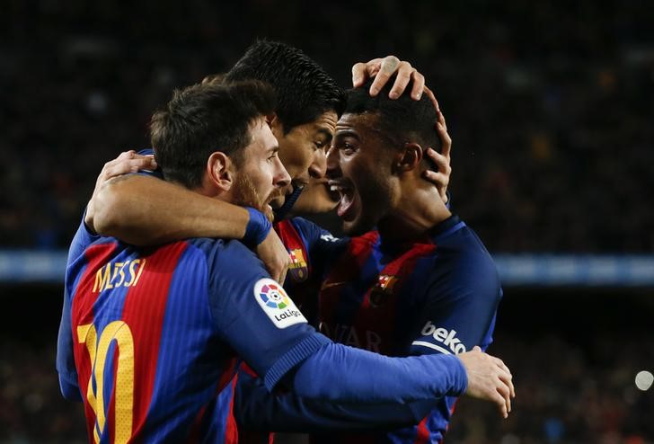 © Reuters. El Barça pasa cuartos de Copa del Rey tras vencer al Athletic 3-1