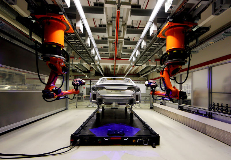 © Reuters. FILE PHOTO:  A Robot is seen assembling Audi A8 models at their plant in Neckarsulm