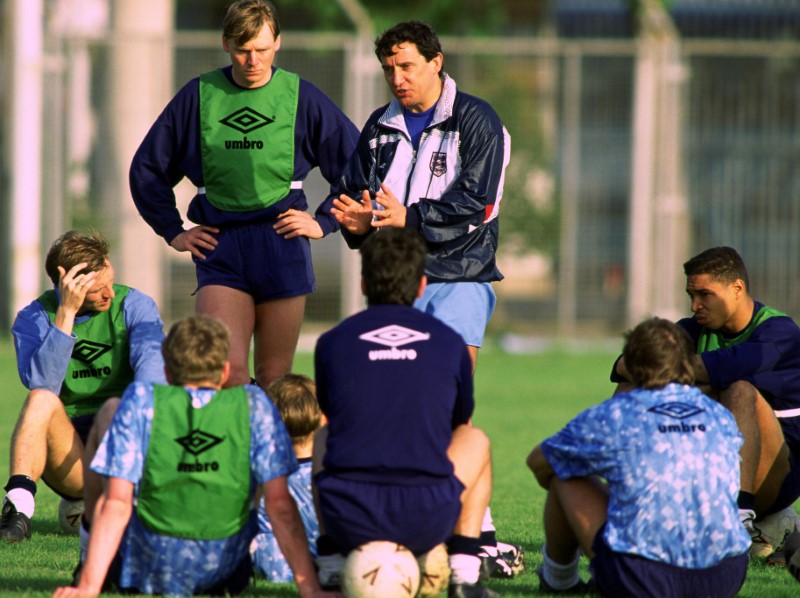 © Reuters. Graham Taylor - England Manager talks to the players durign training