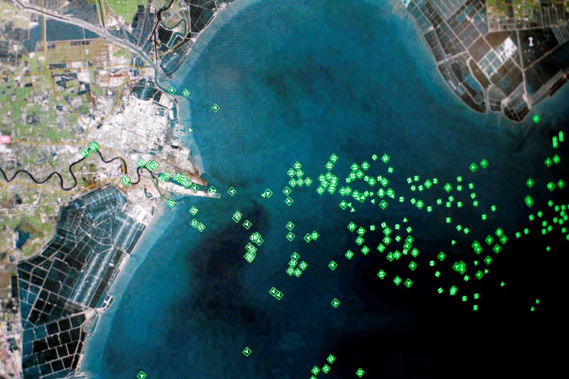 © Reuters. An Eikon ship-tracking screen shows heavy traffic outside the port of Tianjin