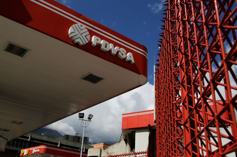 © Reuters. The logo of the Venezuelan state oil company PDVSA is seen at a gas station in Caracas