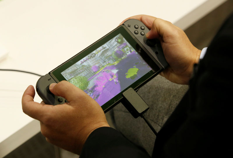 © Reuters. Nintendo decepciona con el precio de su nueva consola Switch