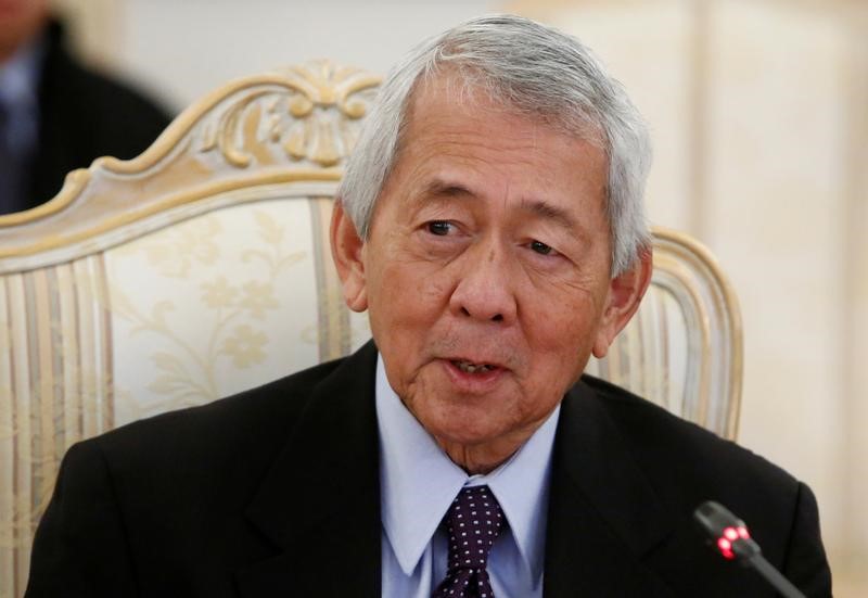 © Reuters. FILE PHOTO: Philippine Foreign Minister Perfecto Yasay speaks during a meeting in Moscow, Russia