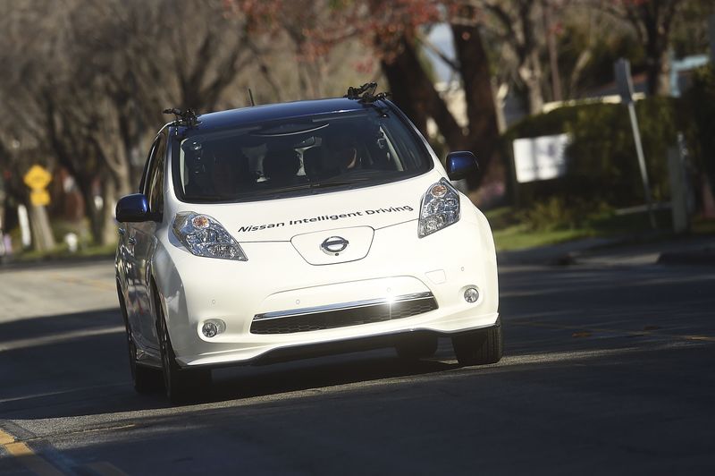 © Reuters. File photo of an autonomous drive Nissan Leaf driving during a media preview of autonomous Renault-Nissan Alliance vehicles in Sunnyvale