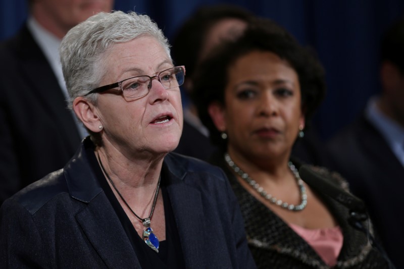 © Reuters. EPA Administrator Gina McCarthy speaks during a news conference, accompanied by U.S. Attorney General Loretta Lynch, in Washington