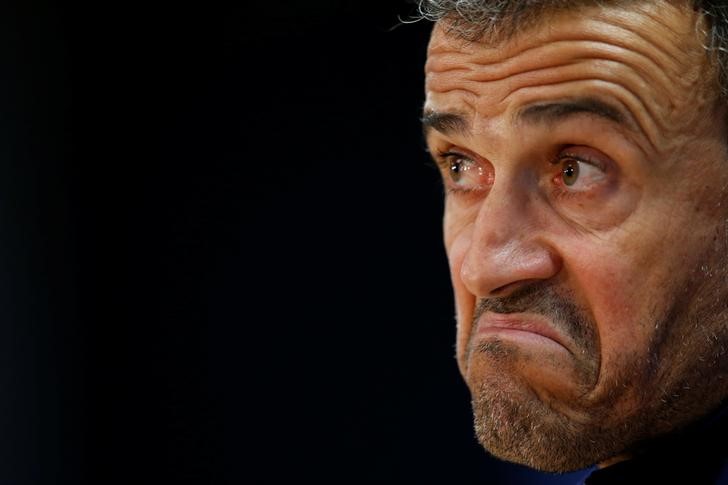 © Reuters. Luis Enrique cree que el Barça debe ganar para poner presión al Madrid
