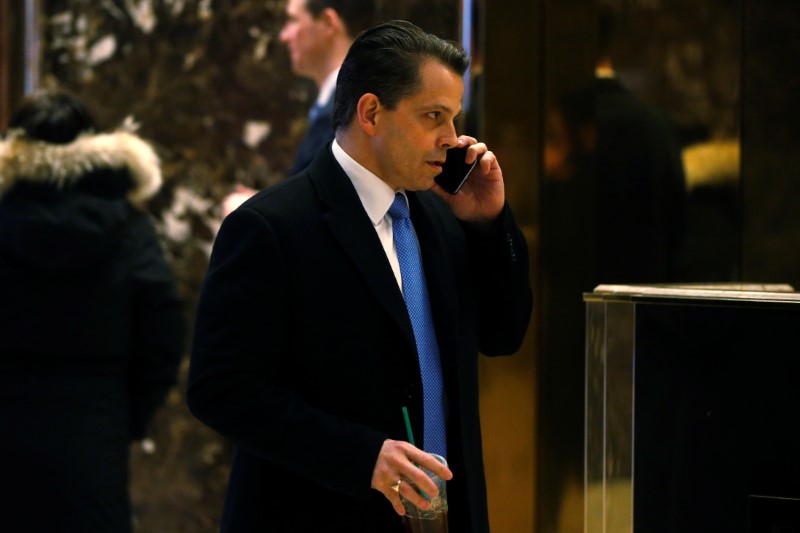 © Reuters. SkyBridge Capital Managing Partner Scaramucci, a member of U.S. President-elect Trump's transition team, arrives at Trump Tower in New York