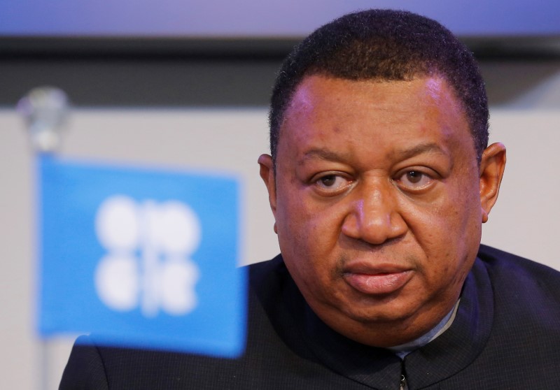 © Reuters. FILE PHOTO:  OPEC Secretary General Barkindo listens during a news conference after an OPEC meeting in Vienna