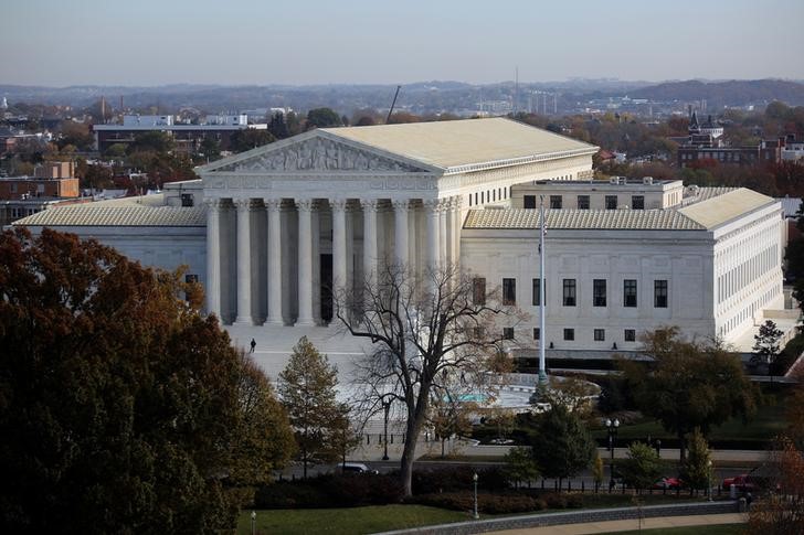 © Reuters. A general view of the U.S. Supreme Court building in Washington