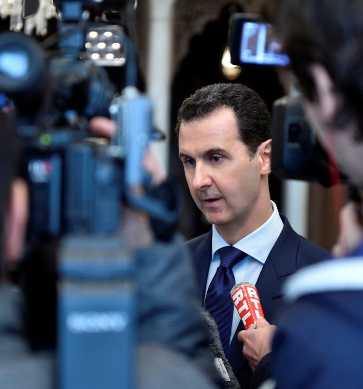 © Reuters. Presidente sírio, Bashar al-Assad, conversa com jornalistas franceses em Damasco