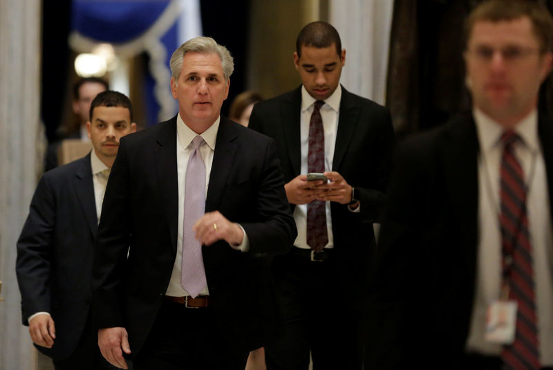 © Reuters. House Majority Leader Kevin McCarthy walks to the House Chamber