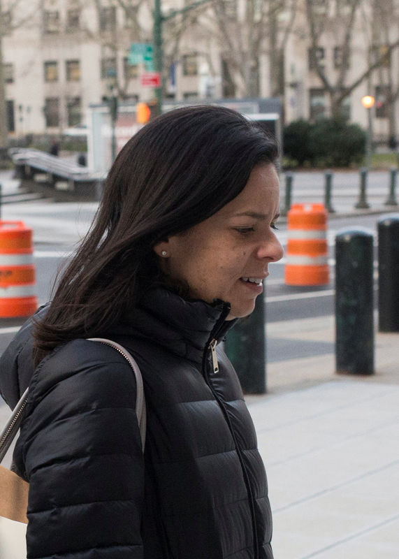 © Reuters. Julia Gatto, lawyer for Haena Park, walks outside the Thurgood Marshall United States Courthouse in Manhattan, New York