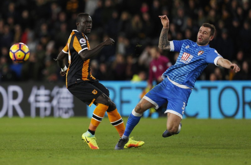 © Reuters. Bournemouth's Steve Cook in action with Hull City's Oumar Niasse