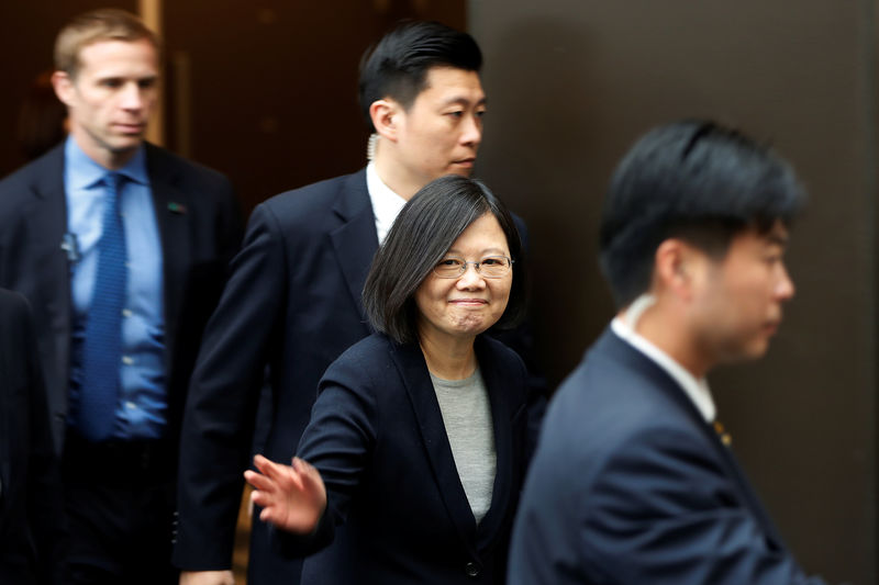© Reuters. Taiwan President Tsai Ing-wen leaves a luncheon during a stop-over after her visit to Latin America in Burlingame