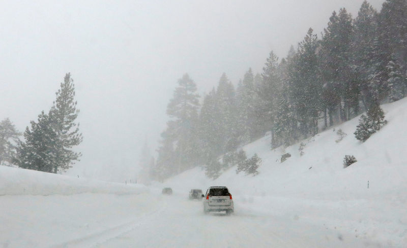 © Reuters. Cars drive over Donner Pass on Interstate 80 during a winter storm near Truckee, California