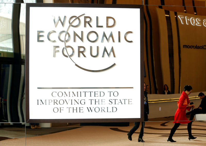 © Reuters. The logo of the World Economic Forum is seen in the congress center of the annual meeting of the World Economic Forum (WEF) in Davos