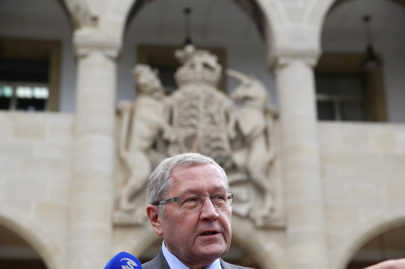 © Reuters. European Stability Mechanism Managing Director Regling talk to media after a meeting with Cypriot President Anastasiades outside the Presidential Palace in Nicosia