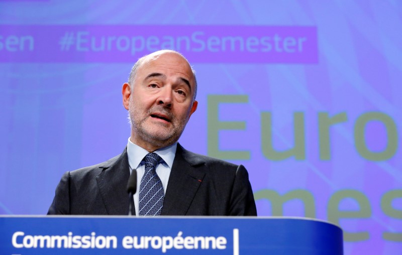 © Reuters. EU Economic and Financial Affairs Commissioner Moscovici addresses a news conference in Brussels