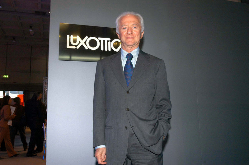 © Reuters. FILE PHOTO: Luxottica's 81-year-old founder Leonardo Del Vecchio poses during MIDO Exhibition in Milan