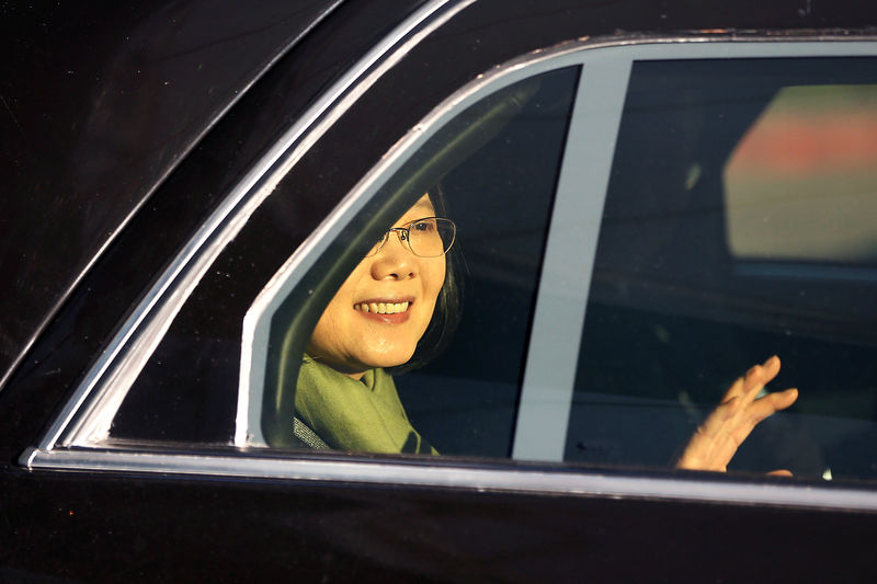 © Reuters. Taiwan President Tsai Ing-wen smiles from her motorcade as she leaves to a meeting at Twitter during a stop-over after her visit to Latin America in Burlingame