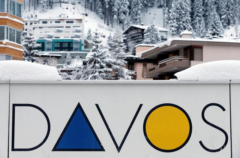 © Reuters. A Davos logo is seen before the annual meeting of the World Economic Forum (WEF) in Davos